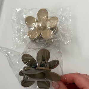 Neutral Beige Flower Hair Claw Clips – 2 Pack